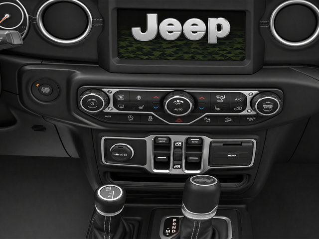 Used 2020 Jeep Wrangler Unlimited Sahara AWD/4WD image 15