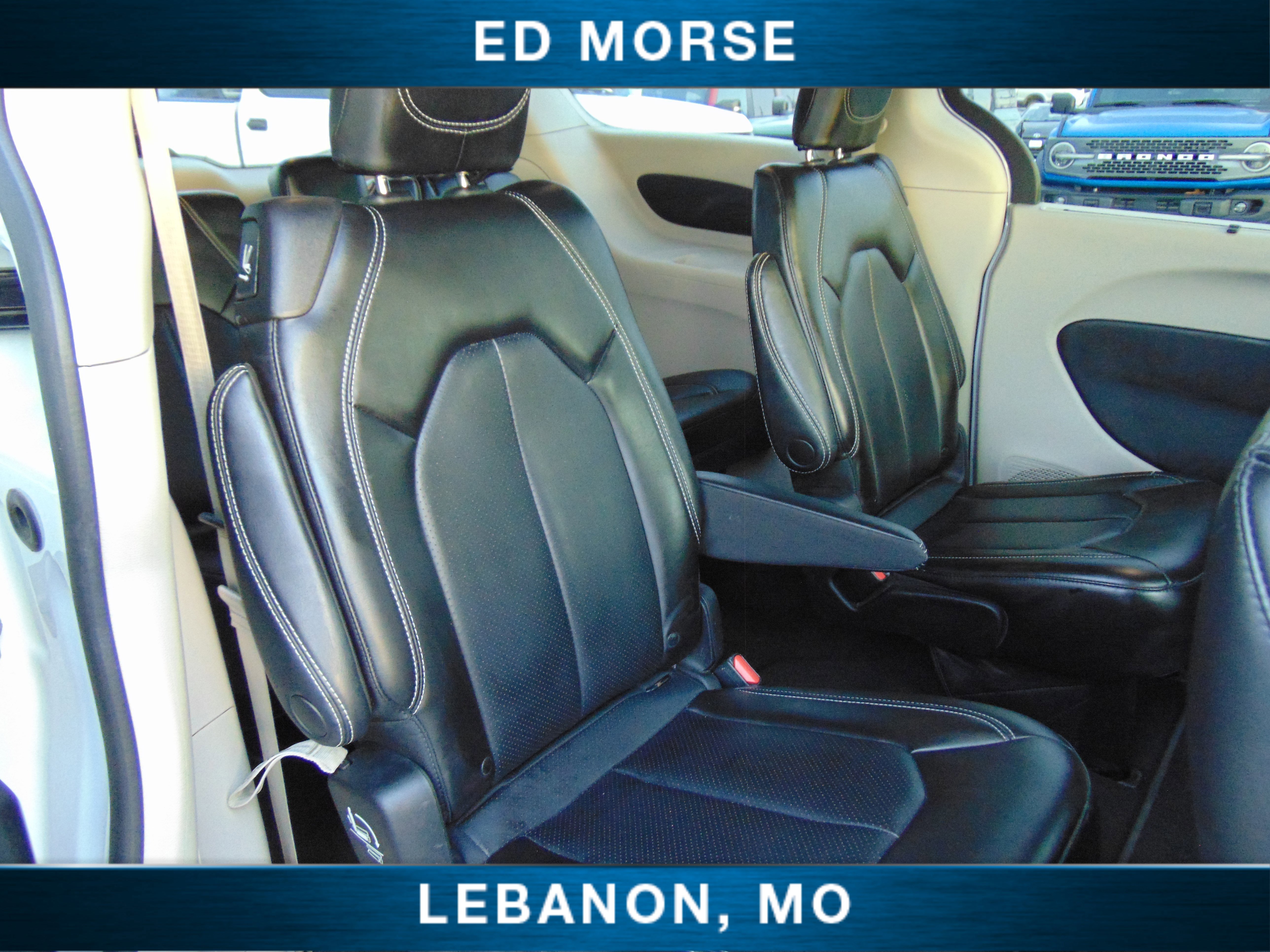 Used 2023 Chrysler Pacifica Touring-L image 13