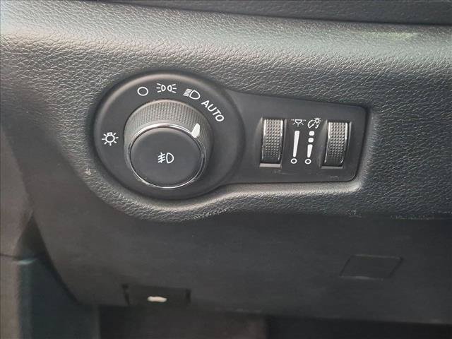 Used 2025 Chrysler Pacifica Limited FWD image 17