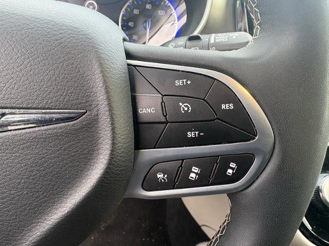 Used 2024 Chrysler Pacifica Touring-L image 12
