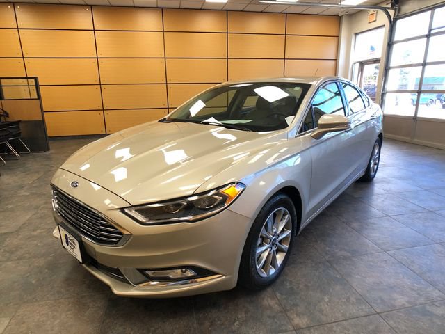 Certified 2017 Ford Fusion SE w/ Fusion SE Technology Package FWD image 3