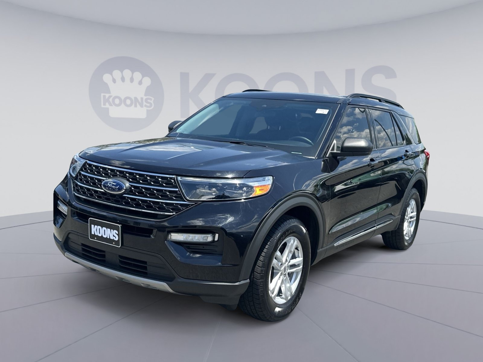 Certified 2022 Ford Explorer XLT w/ Equipment Group 202A AWD/4WD image 5