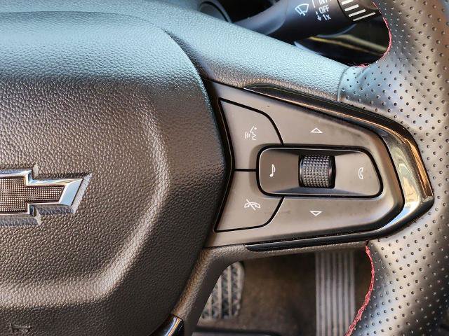Used 2025 Chevrolet Trax RS w/ Sunroof Package FWD image 30