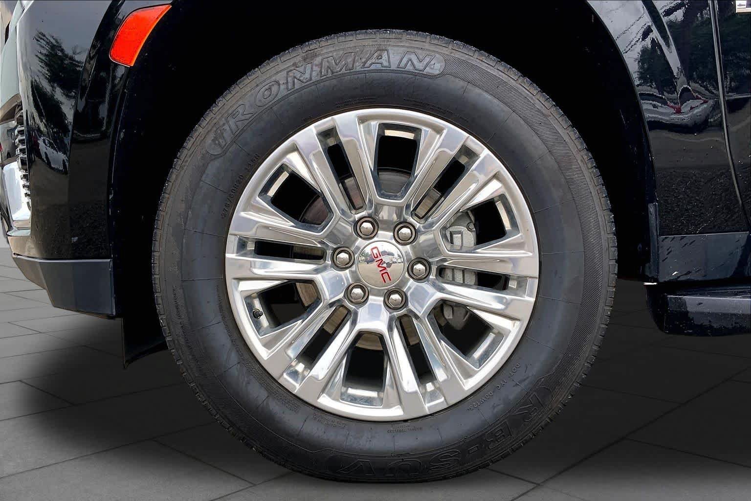Used 2024 GMC Yukon XL Denali AWD/4WD image 11