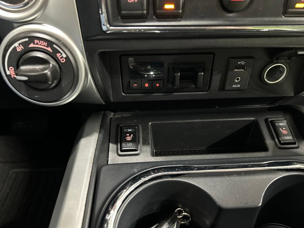 Used 2017 Nissan Titan SV AWD/4WD image 22