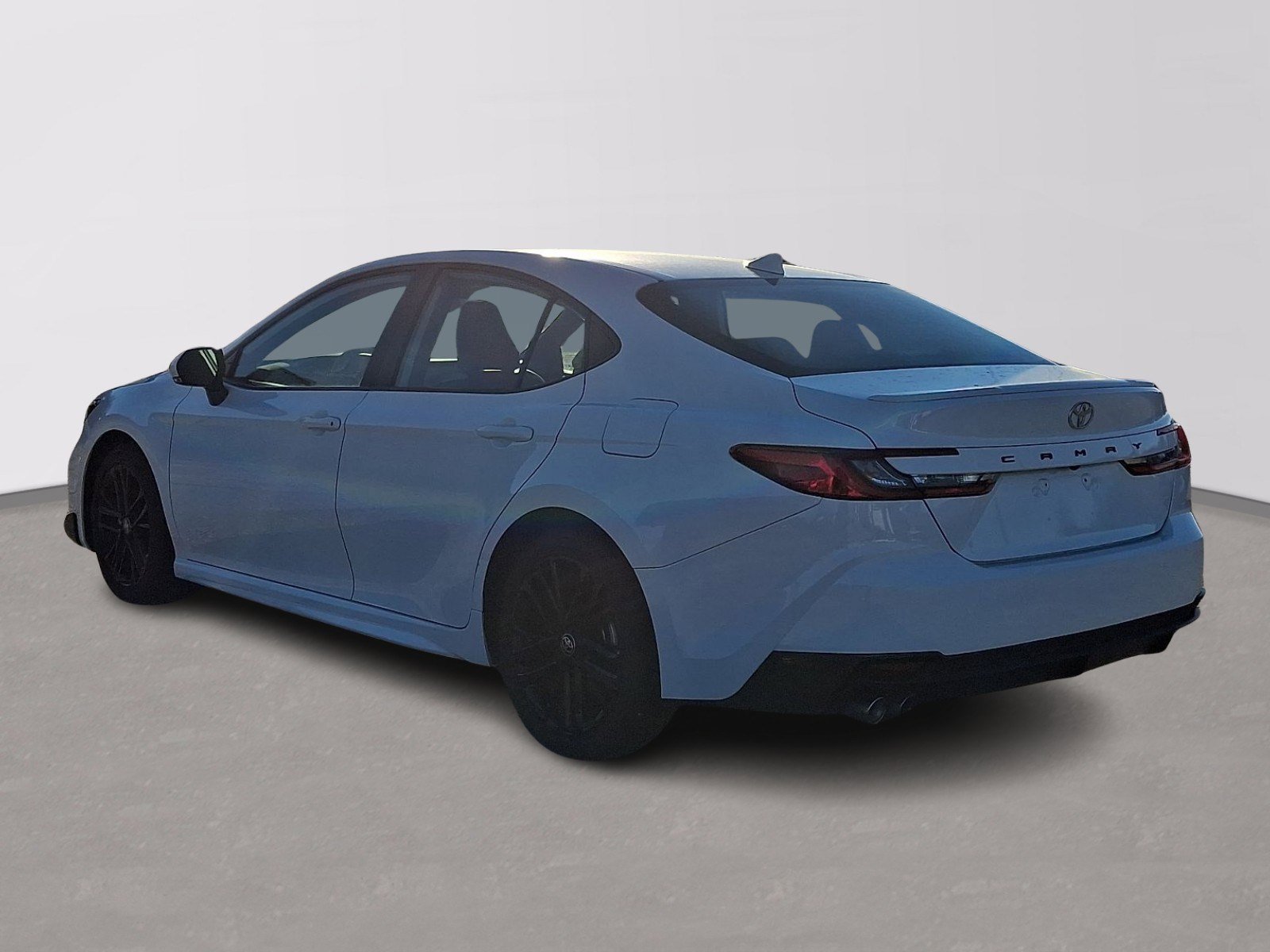 Used 2025 Toyota Camry SE FWD image 4