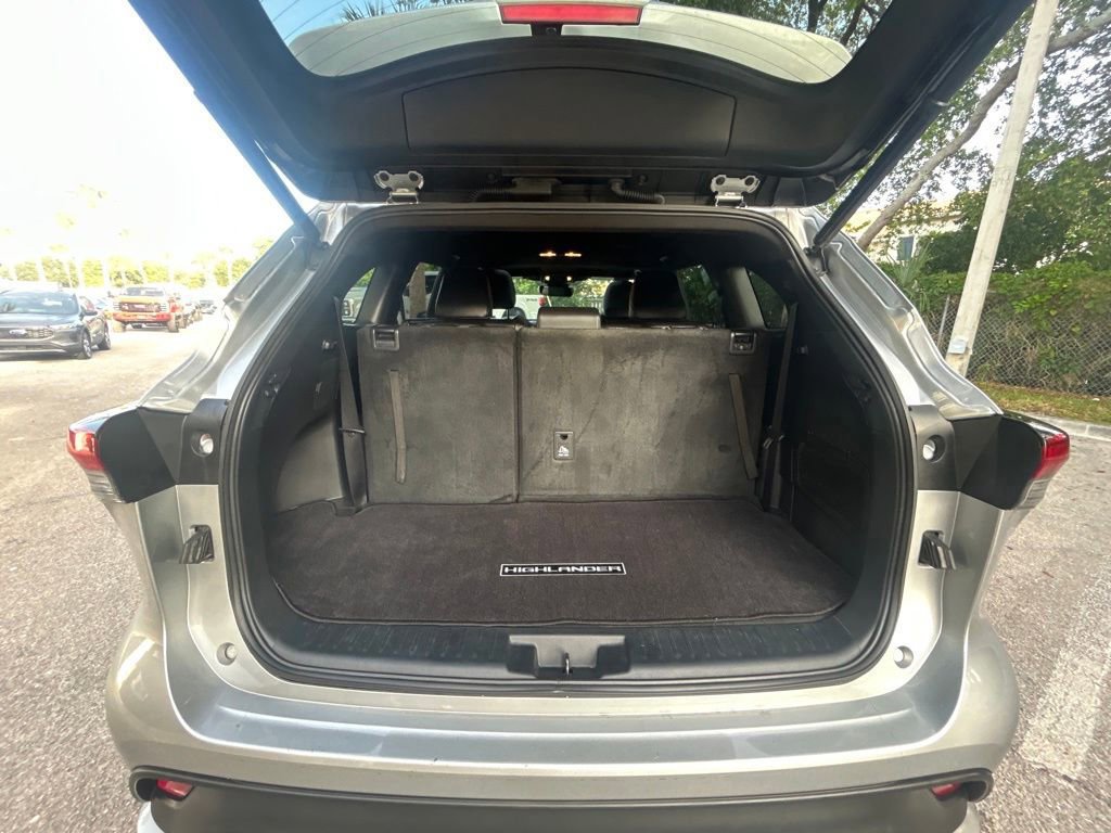 Used 2022 Toyota Highlander XSE image 37