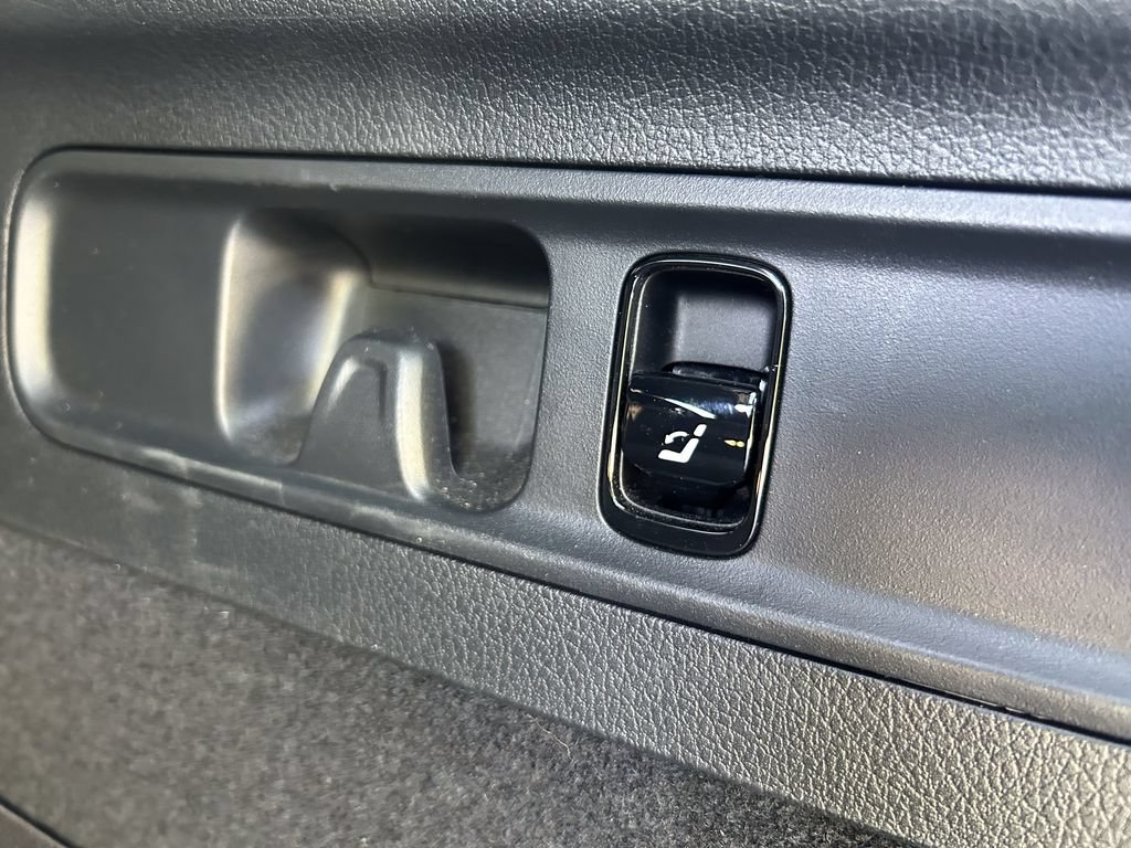 Used 2024 Mercedes-Benz GLC 300 4MATIC image 19