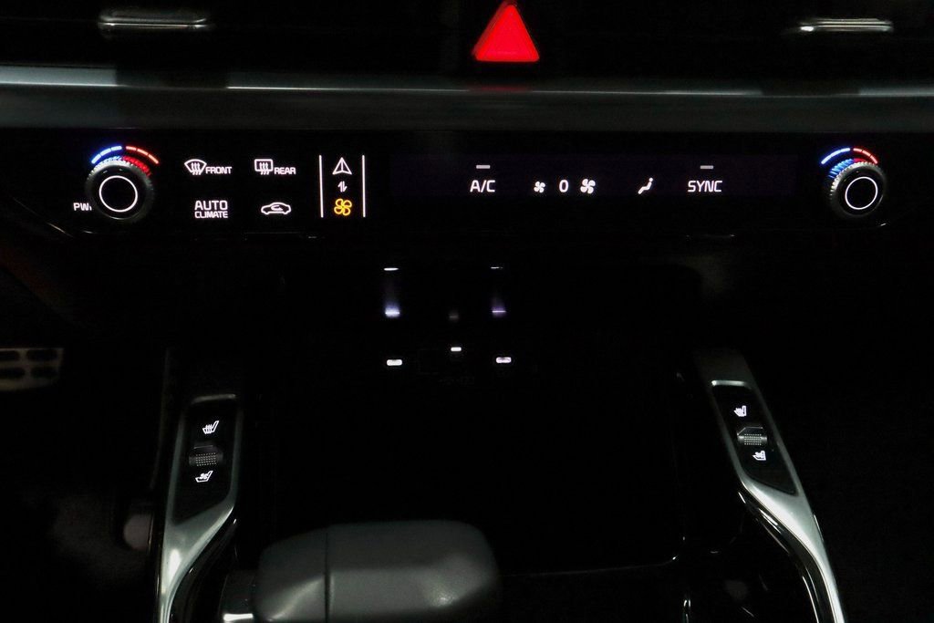 Used 2025 Kia Sorento SX image 34