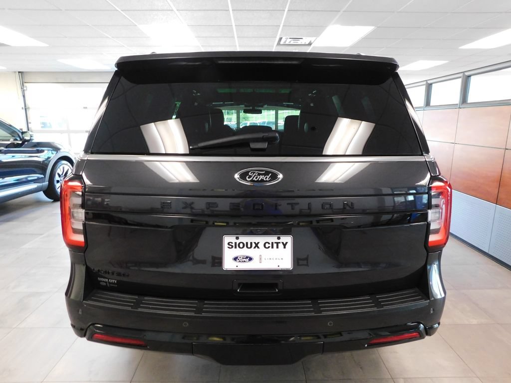 Certified 2022 Ford Expedition Limited AWD/4WD image 5