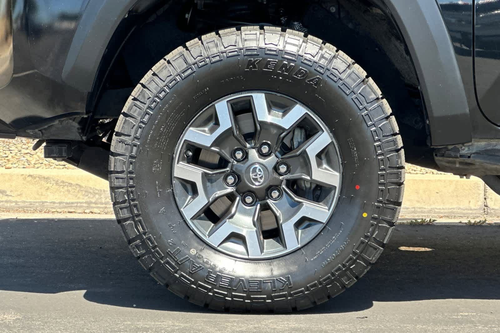Used 2018 Toyota Tacoma TRD Off-Road AWD/4WD image 26