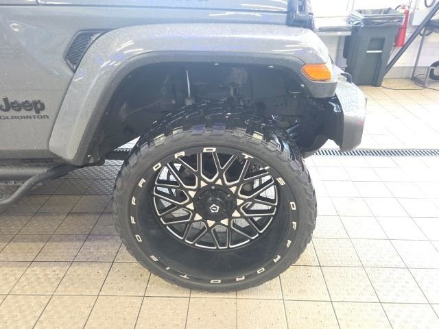 Used 2021 Jeep Gladiator Willys image 8