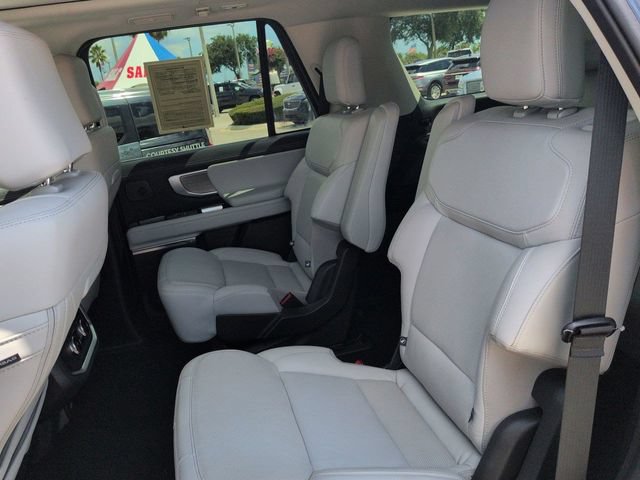 Certified 2025 Ford Expedition Platinum w/ Driver's Package AWD/4WD image 14