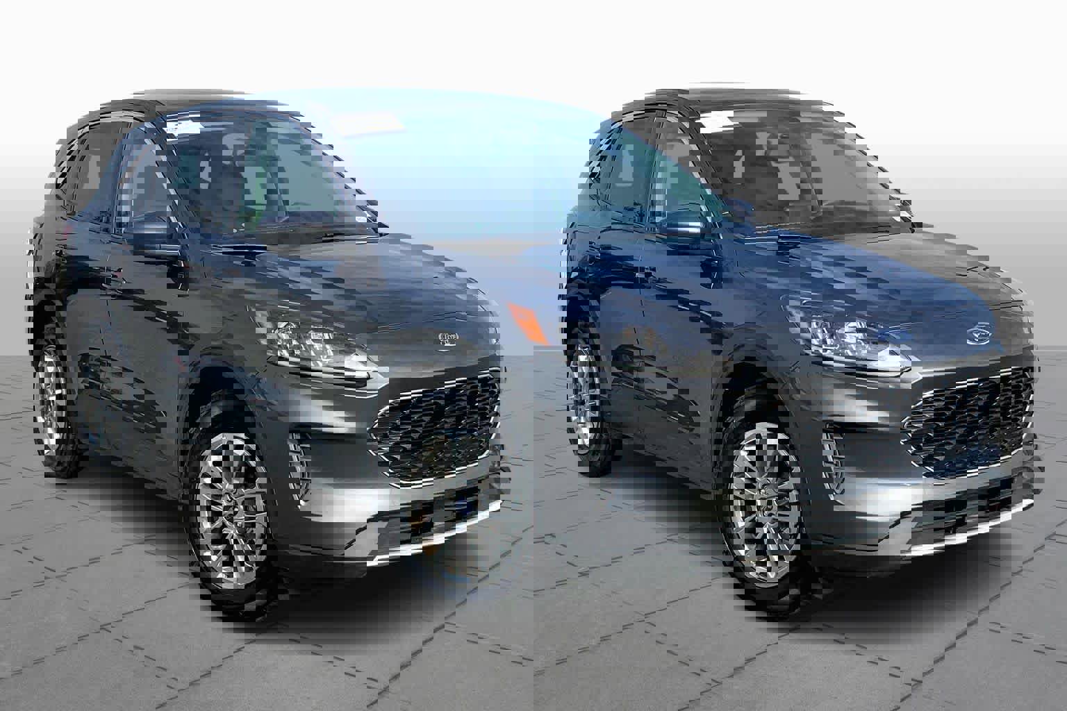 Certified 2020 Ford Escape SE image 2