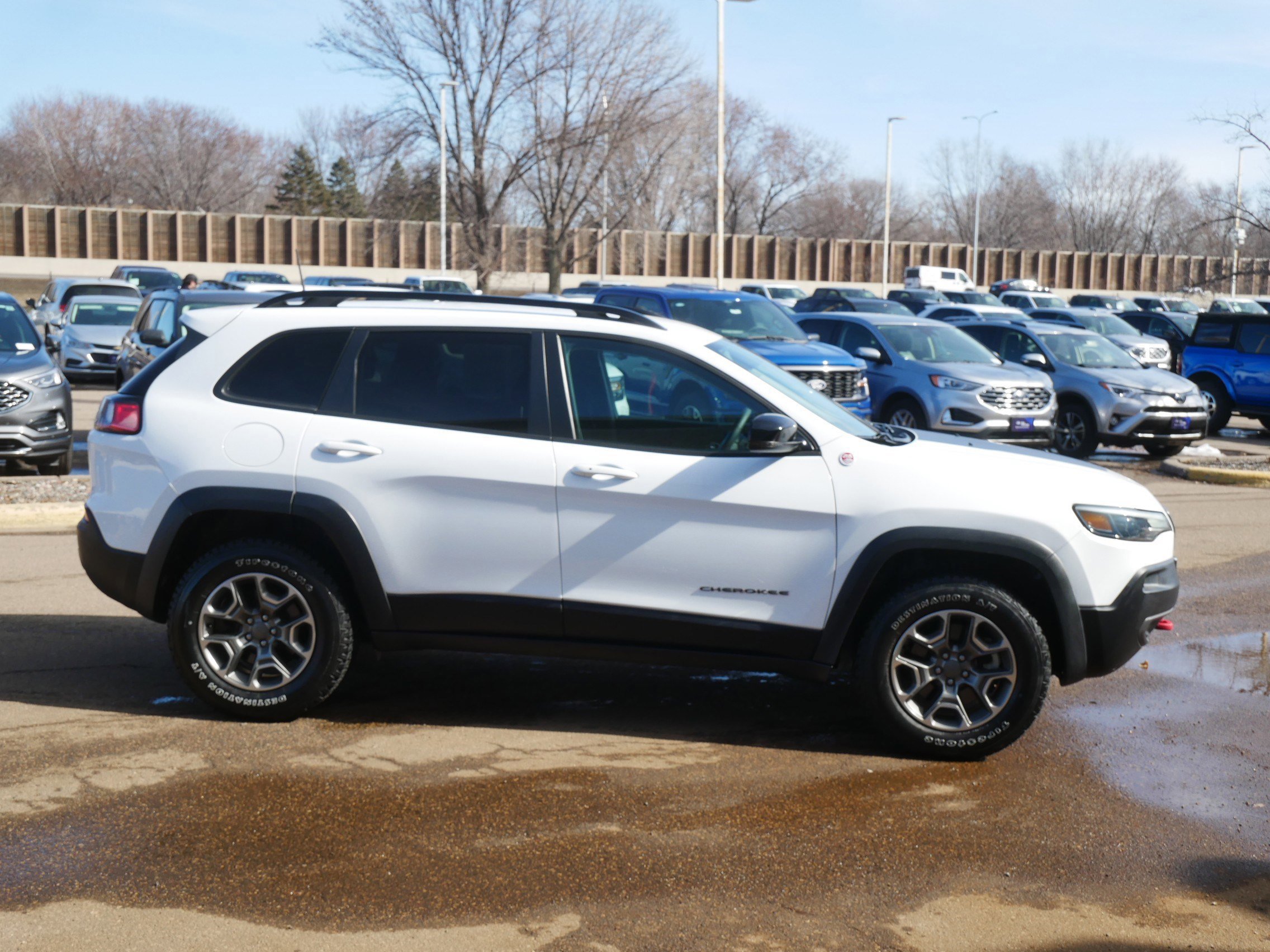 Used 2022 Jeep Cherokee Trailhawk image 11