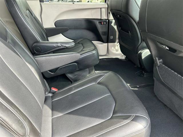Used 2024 Chrysler Pacifica Touring-L image 20