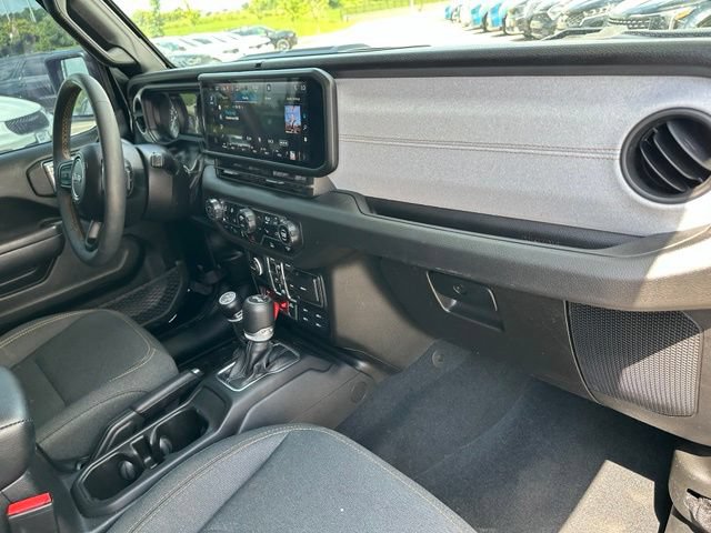 Used 2024 Jeep Wrangler Unlimited AWD/4WD image 10