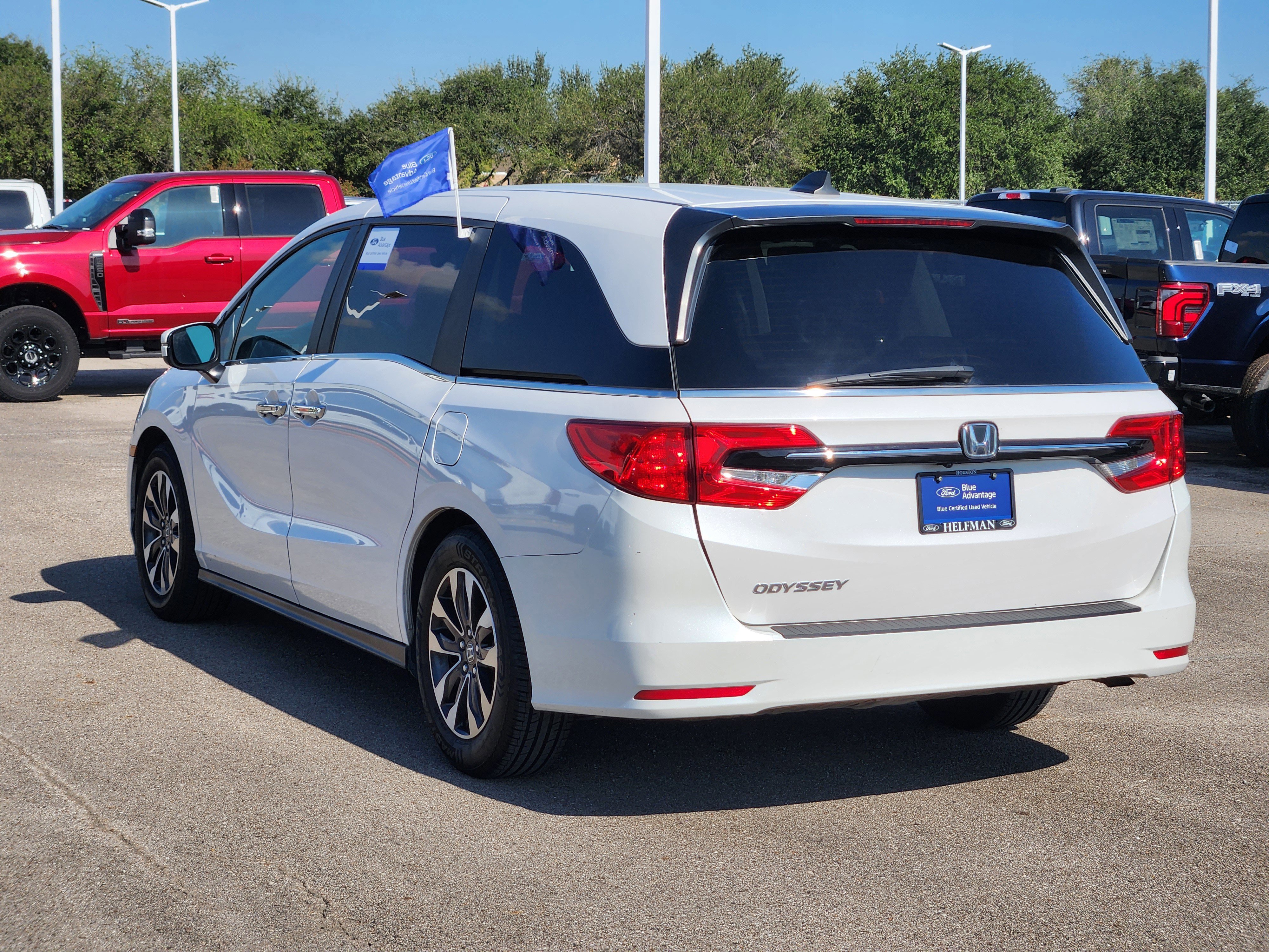 Used 2024 Honda Odyssey EX-L image 2