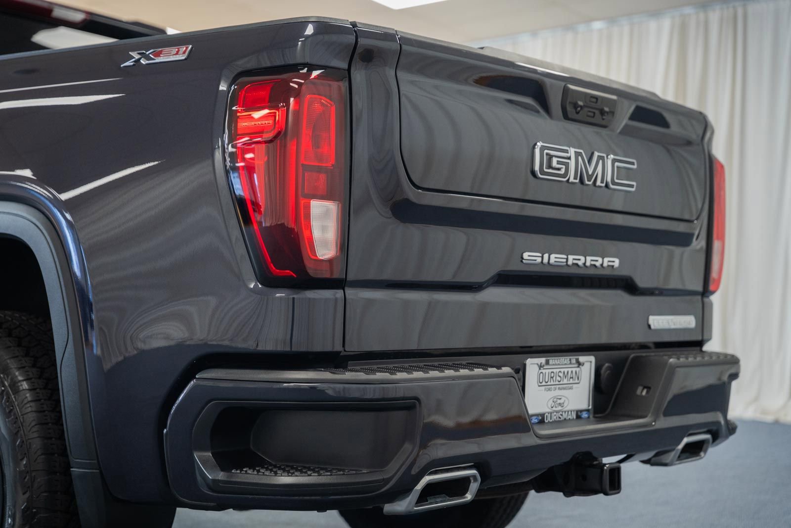 Used 2023 GMC Sierra 1500 Elevation w/ LPO, Elevation Black Package AWD/4WD image 5