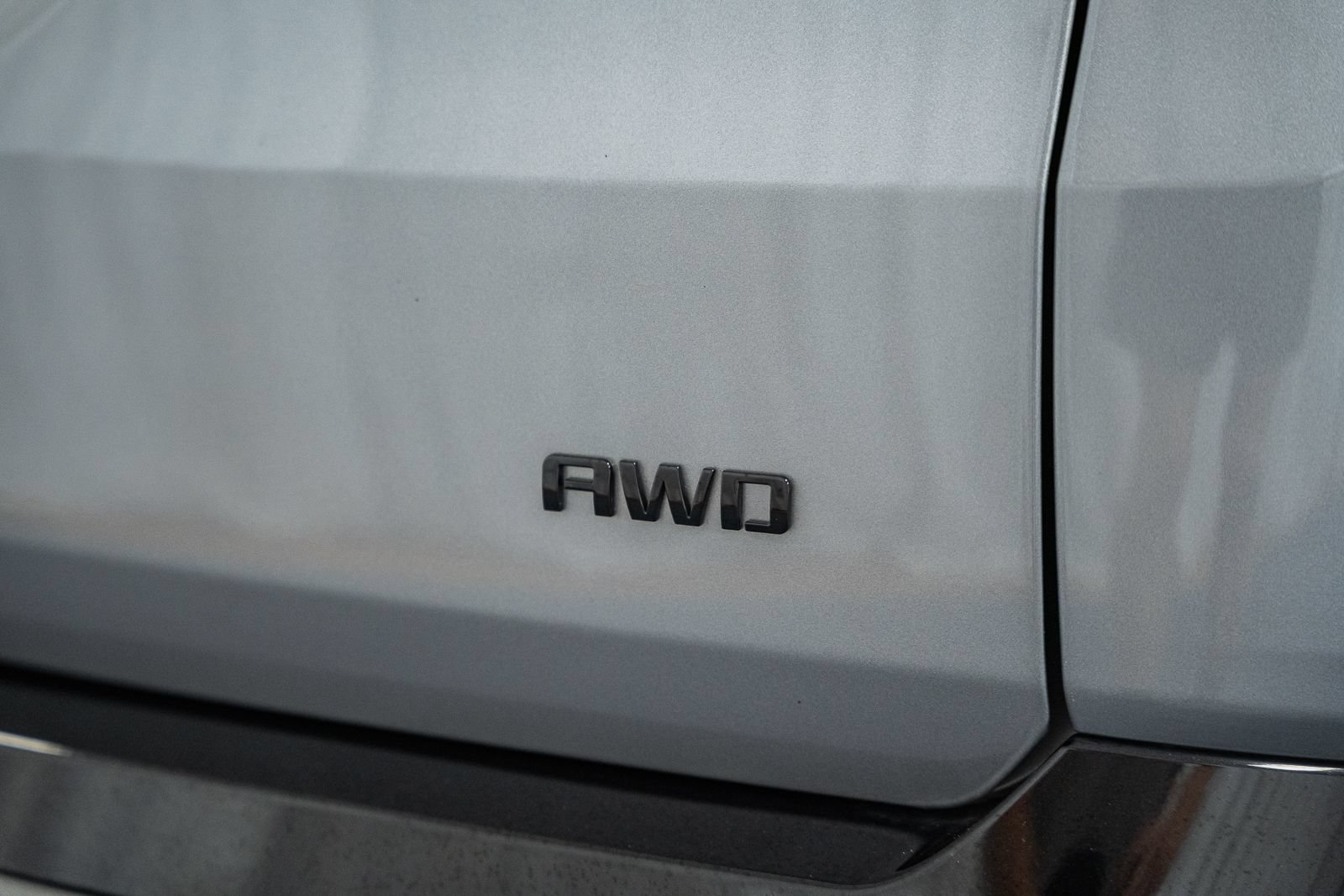 Used 2023 Chevrolet Traverse Premier w/ Redline Edition AWD/4WD image 9