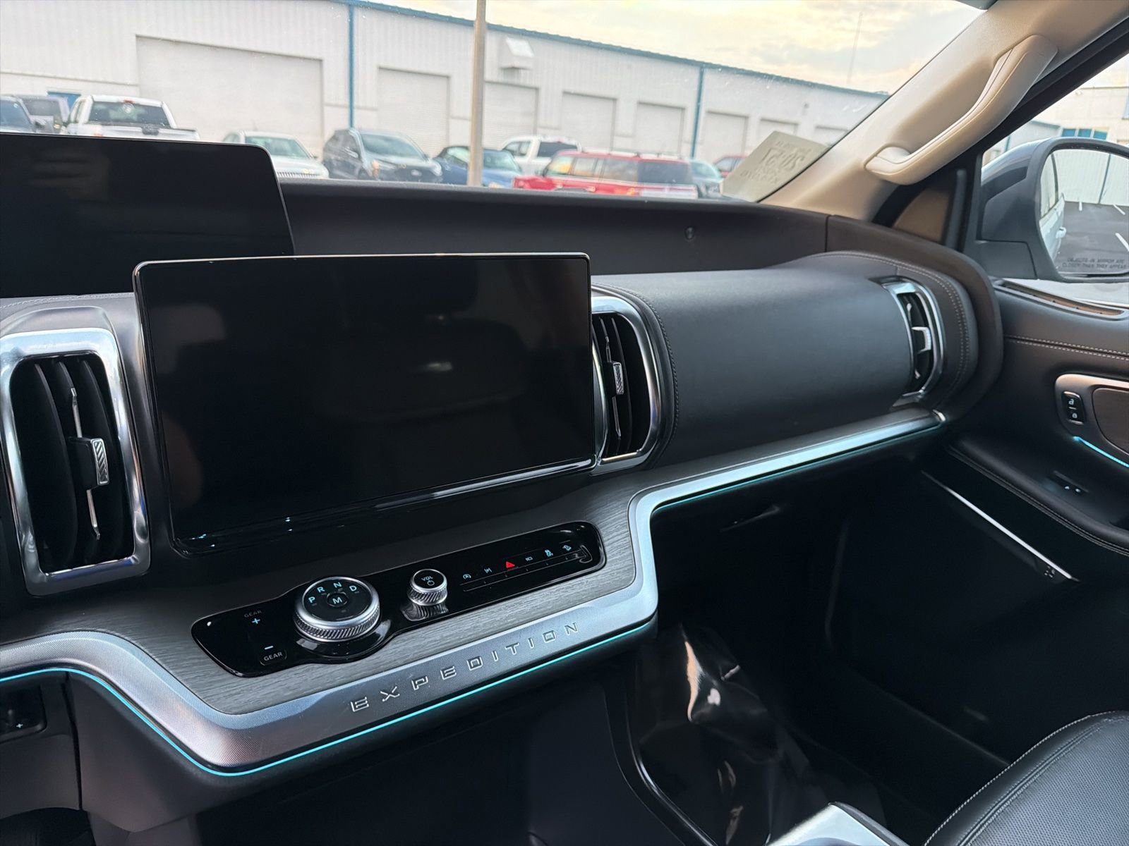 Certified 2025 Ford Expedition Platinum image 18