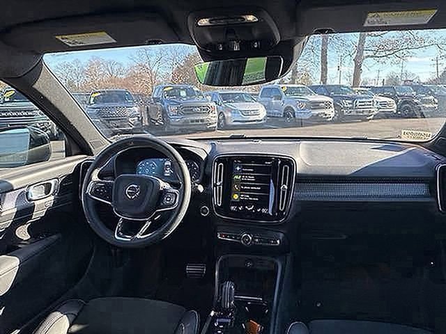 Used 2022 Volvo XC40 T5 R-Design w/ Advanced Package image 20