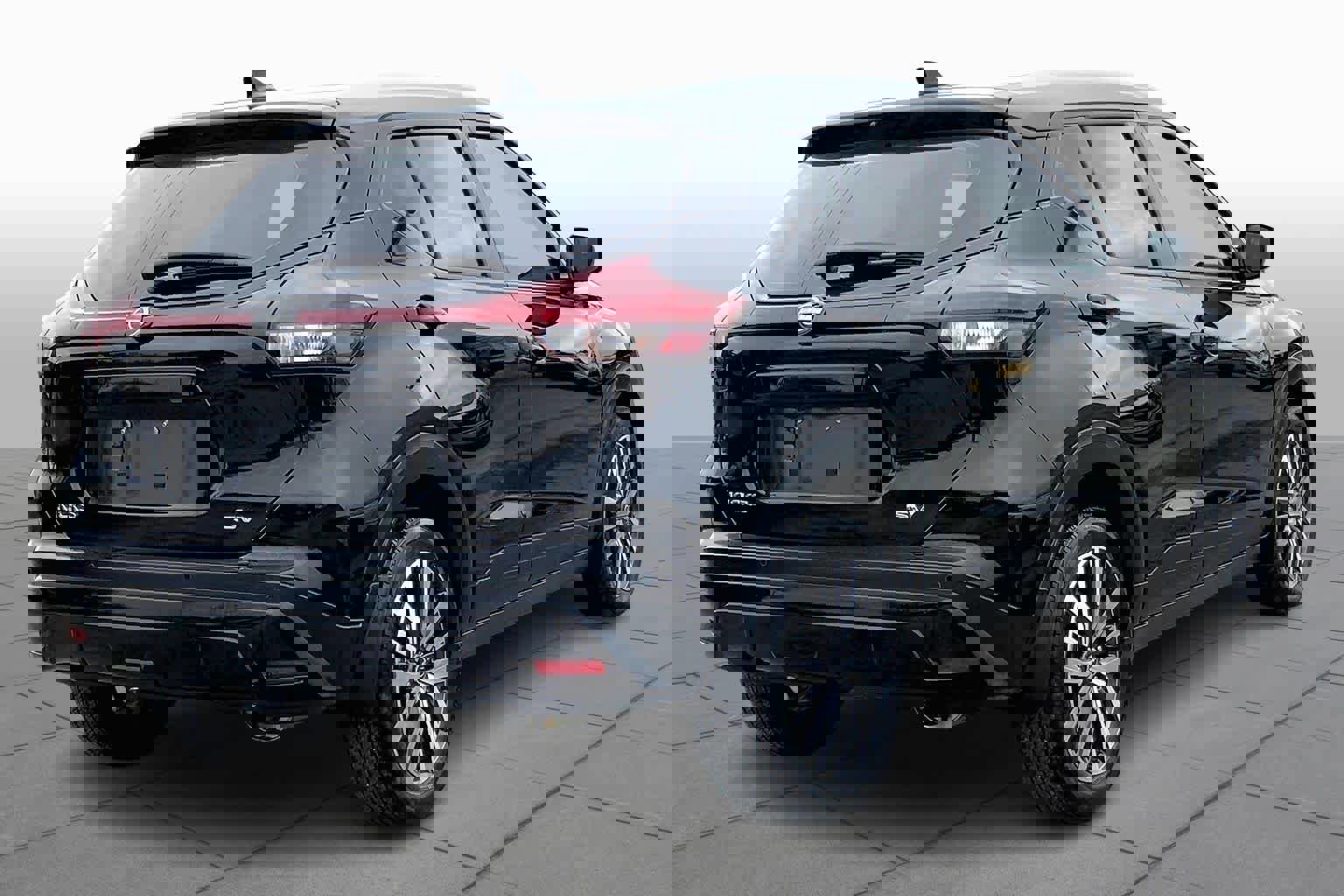 Used 2023 Nissan Kicks SV image 4