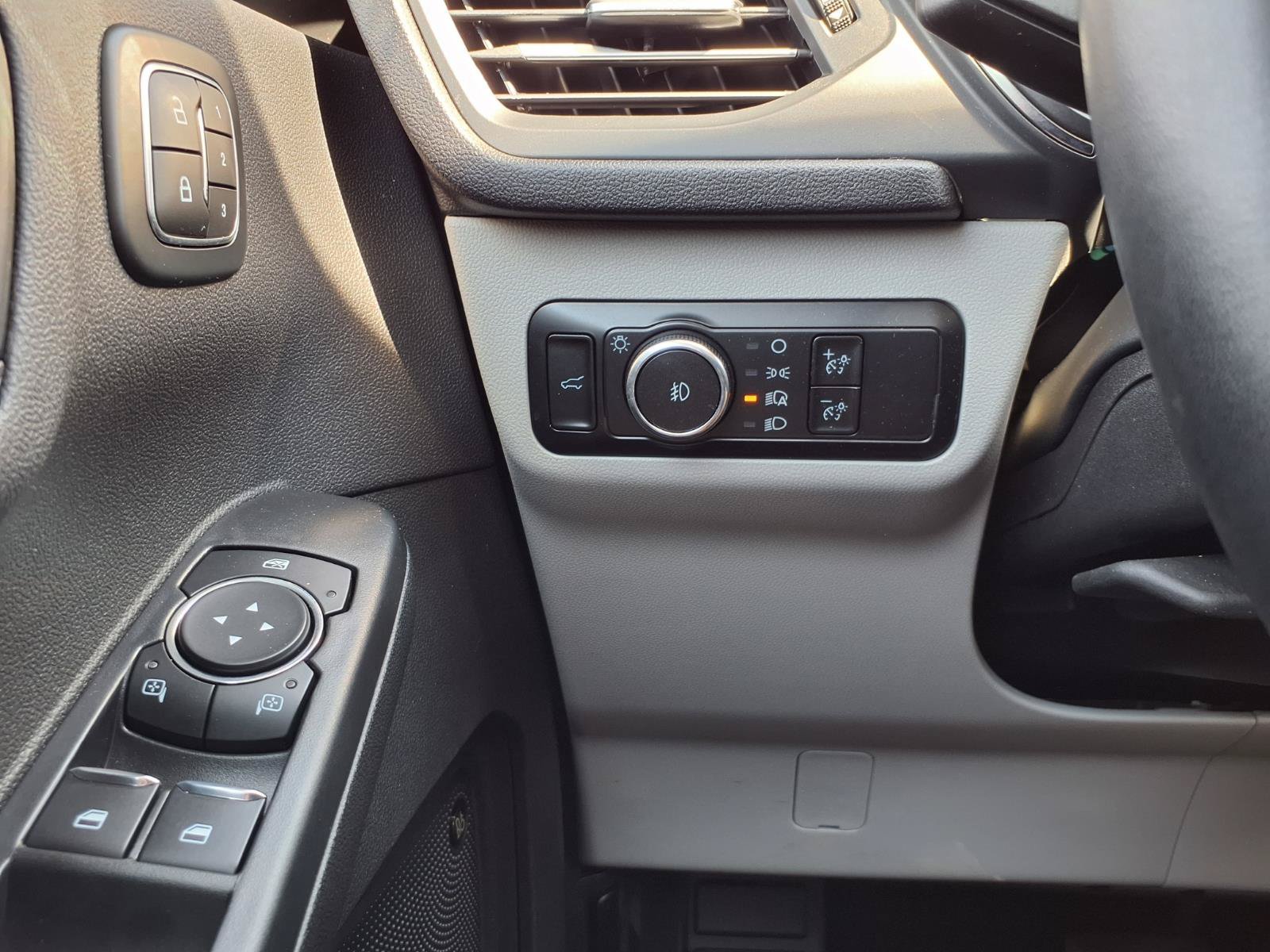 Certified 2025 Ford Escape Platinum w/ Premium Technology Package AWD/4WD image 14
