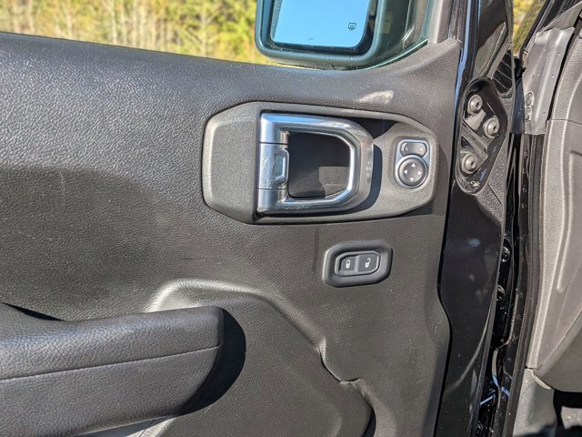 Used 2022 Jeep Gladiator Rubicon w/ Cold Weather Group image 14