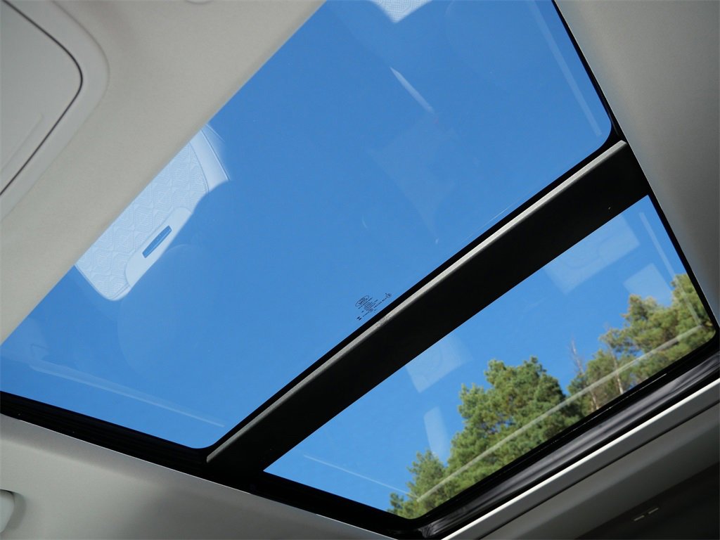 Certified 2025 Ford Explorer Platinum w/ Ultimate Package image 25