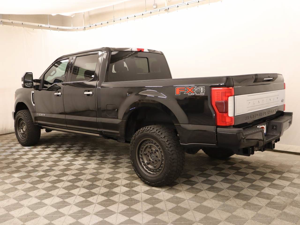 Certified 2019 Ford F250 Platinum w/ Platinum Ultimate Package AWD/4WD image 3