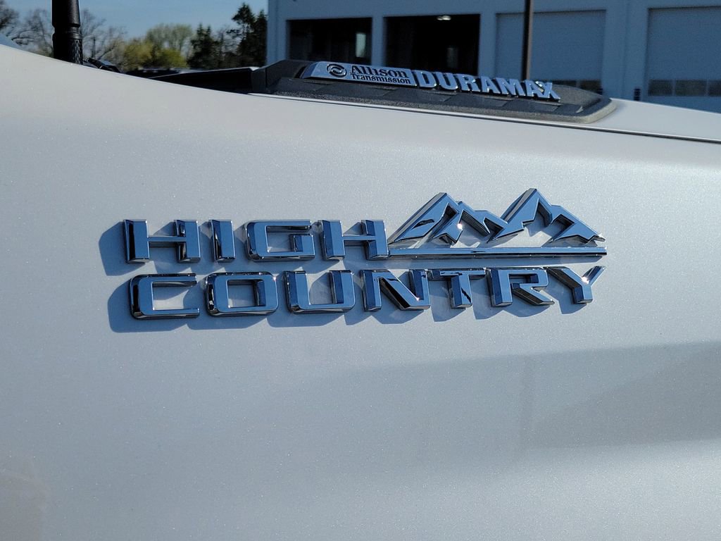 Used 2024 Chevrolet Silverado 2500 High Country w/ High Country Premium Package AWD/4WD image 7