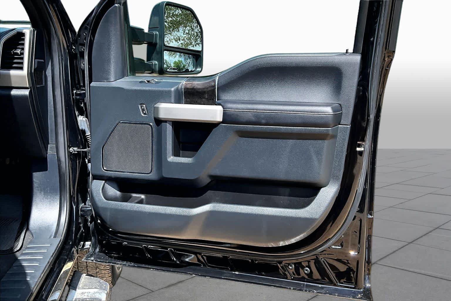 Certified 2022 Ford F250 Lariat w/ Lariat Ultimate Package AWD/4WD image 23