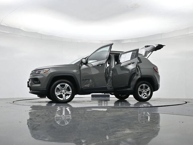 Used 2024 Jeep Compass Latitude AWD/4WD image 50