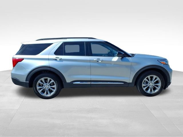 Certified 2023 Ford Explorer XLT w/ Equipment Group 202A AWD/4WD image 10