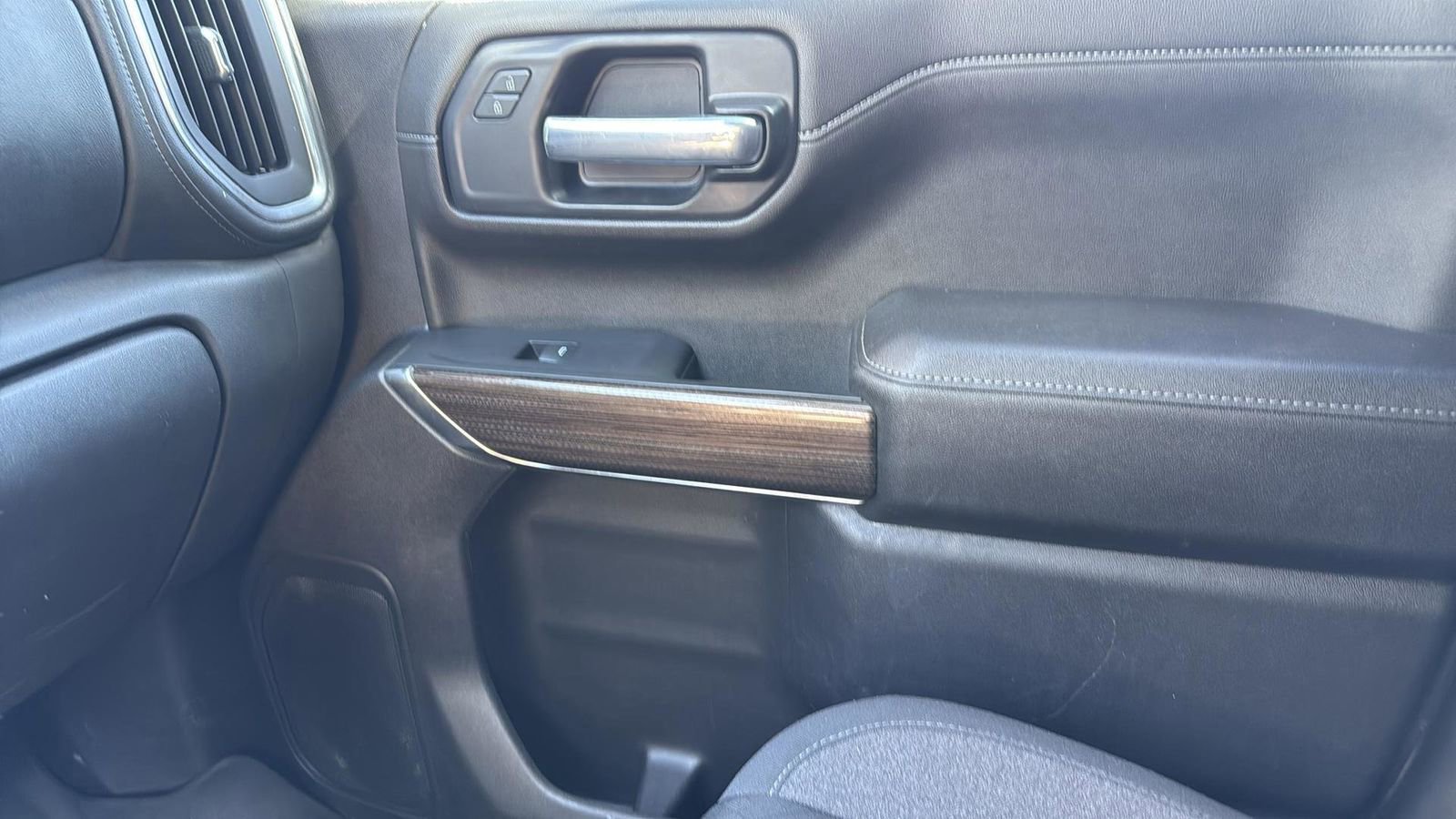 Used 2021 Chevrolet Silverado 1500 LT w/ Z71 Off-Road Package image 22