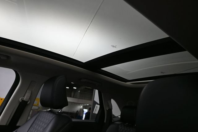 Certified 2024 Ford Edge Titanium AWD/4WD image 11