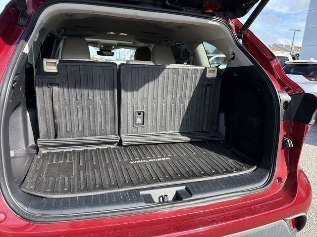 Used 2021 Toyota Highlander XLE image 29