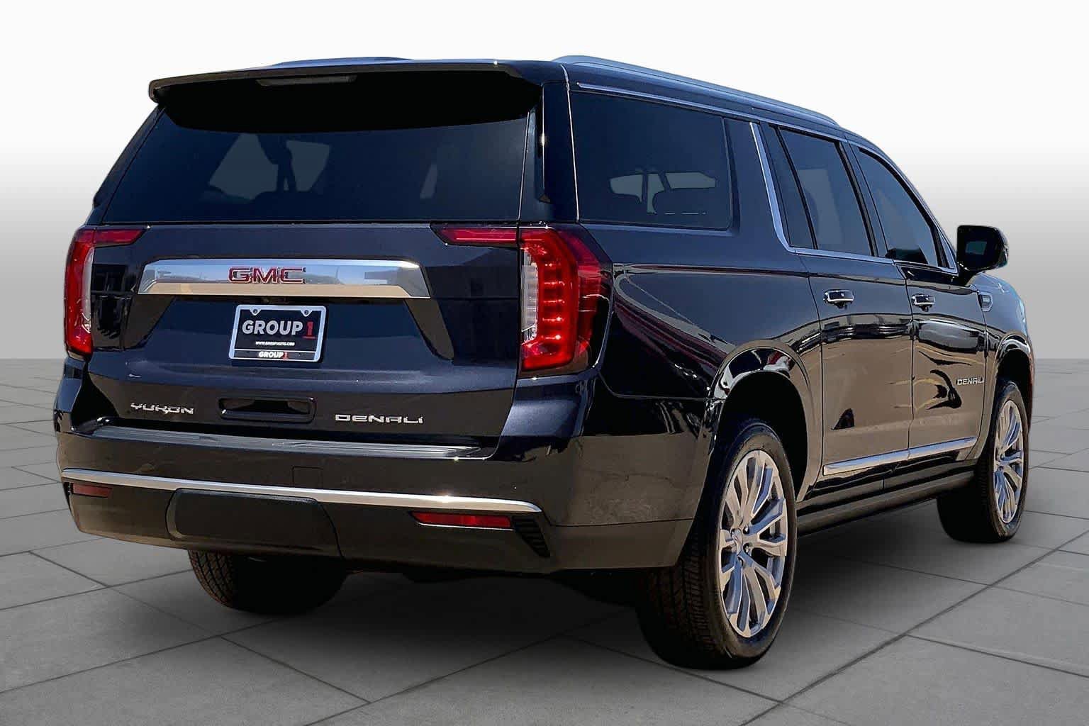 Used 2024 GMC Yukon XL Denali w/ Denali Reserve Package AWD/4WD image 13