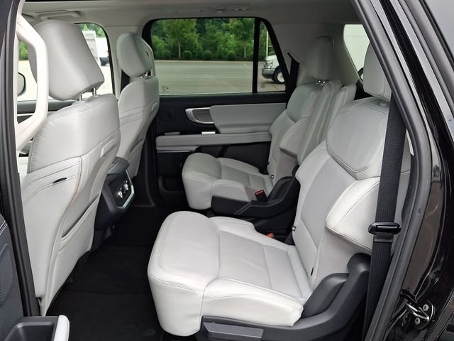 Certified 2025 Ford Expedition Max Platinum w/ Driver's Package AWD/4WD image 8