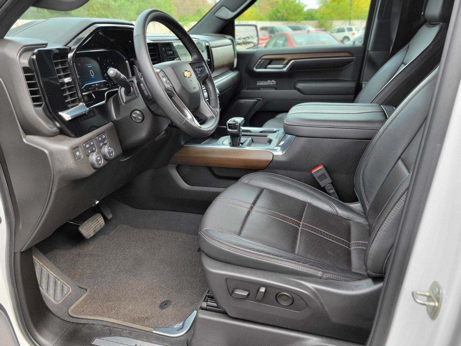 Used 2024 Chevrolet Silverado 1500 High Country w/ High Country Premium Package image 19