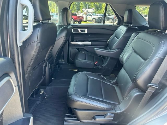 Certified 2023 Ford Explorer XLT w/ Equipment Group 202A RWD image 6