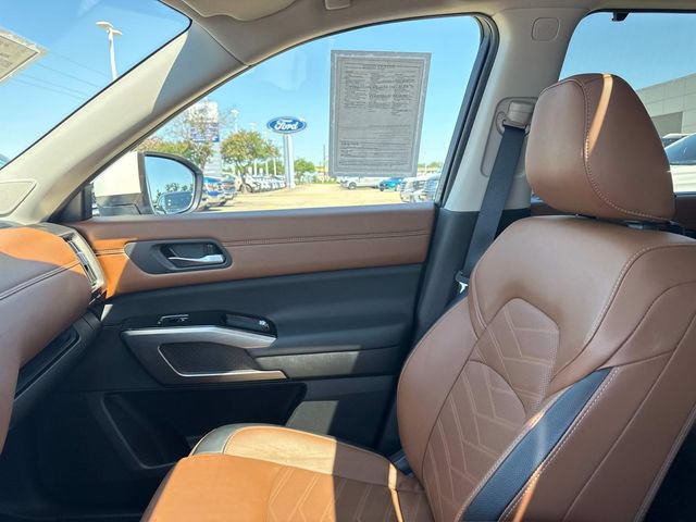 Used 2024 Nissan Pathfinder Platinum w/ Cargo Package AWD/4WD image 25