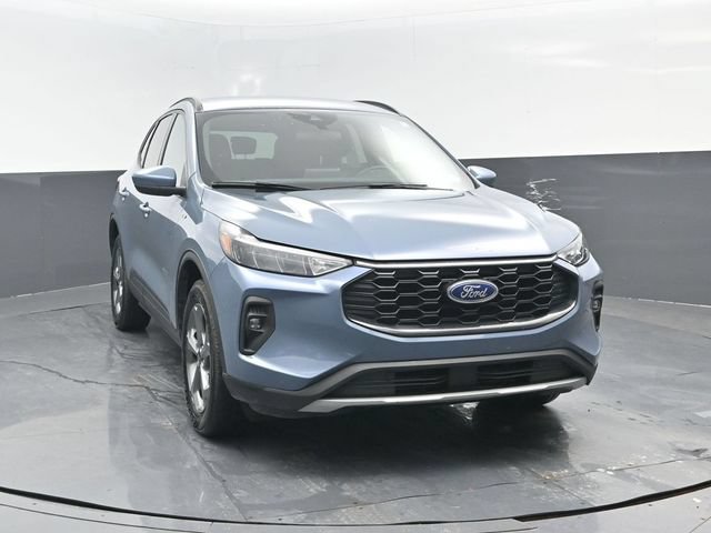 Certified 2025 Ford Escape ST-Line Select AWD/4WD image 2