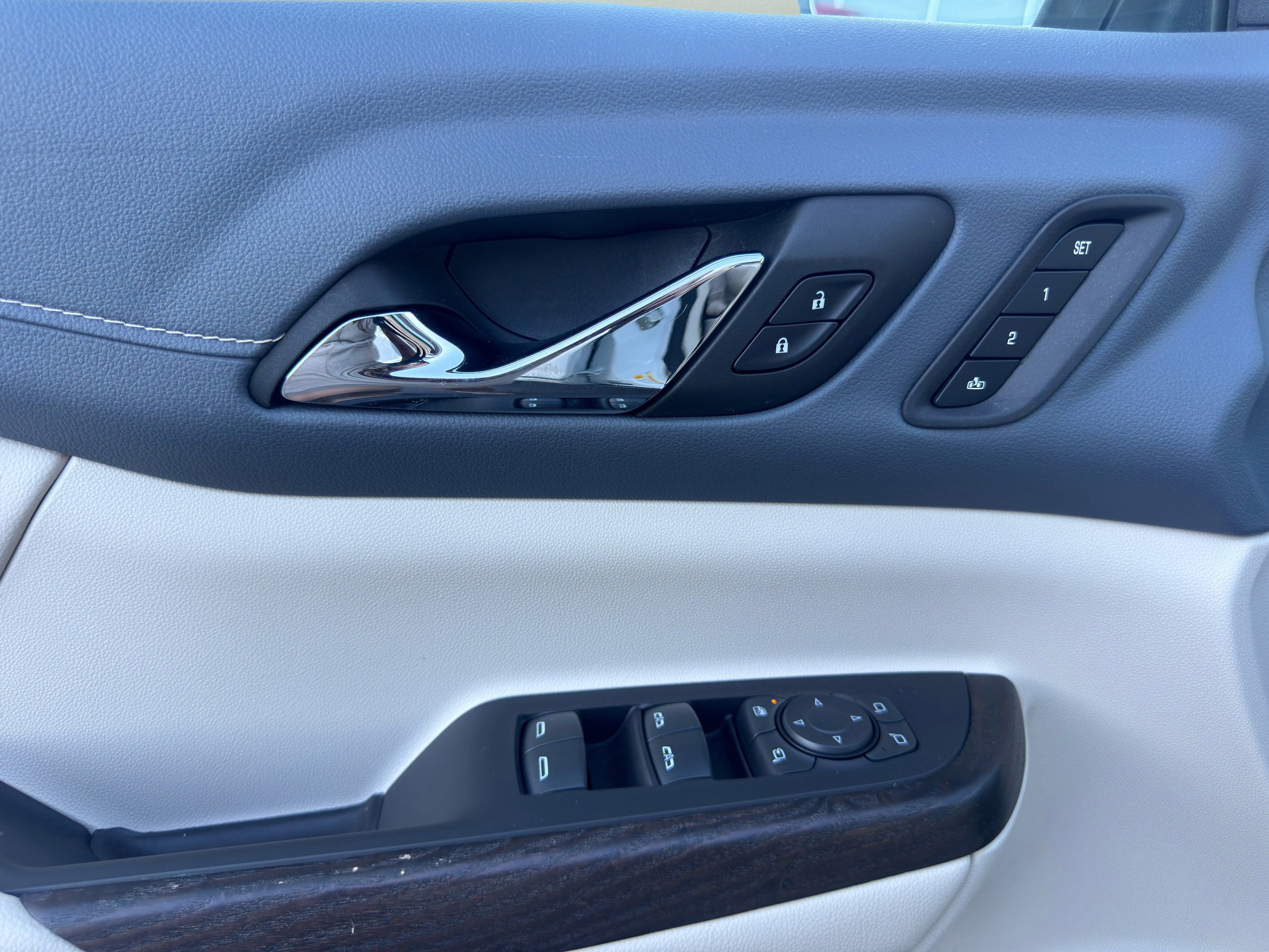 Used 2023 GMC Acadia Denali w/ Denali Ultimate Package image 5