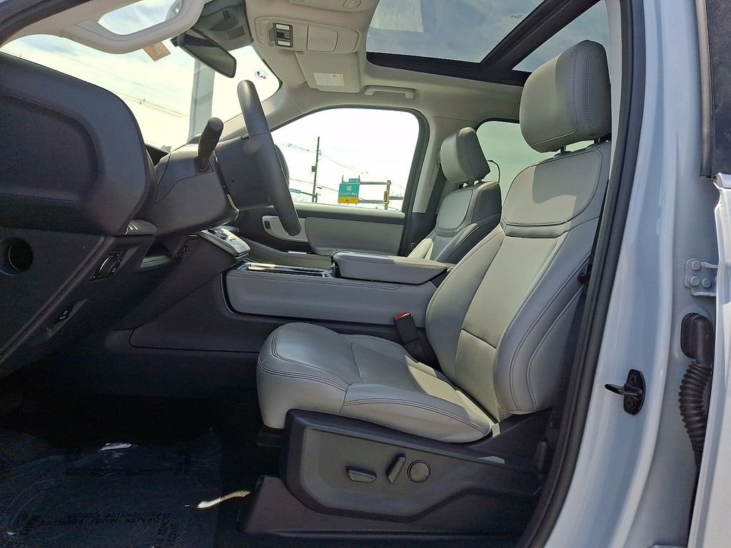Certified 2025 Ford Expedition Active AWD/4WD image 14