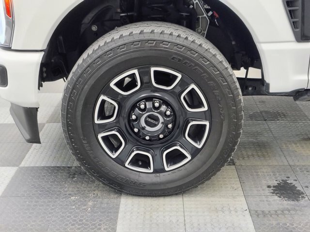 Certified 2025 Ford F350 Platinum AWD/4WD image 22