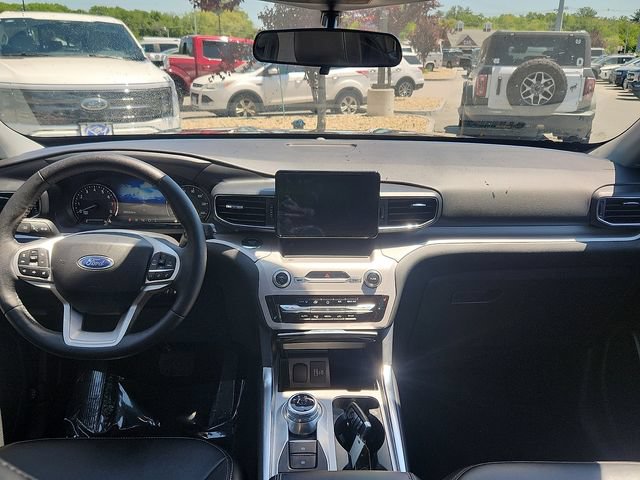 Certified 2024 Ford Explorer XLT w/ Equipment Group 202A AWD/4WD image 8
