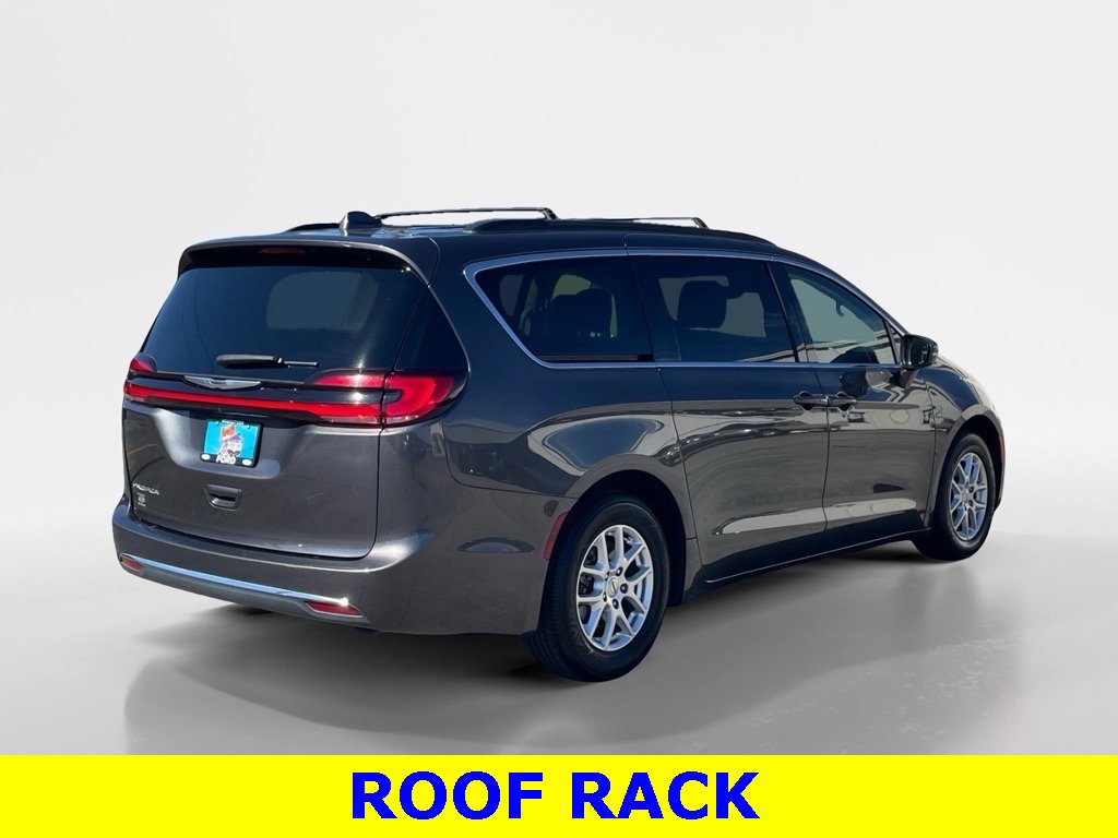 Used 2022 Chrysler Pacifica Touring-L image 4