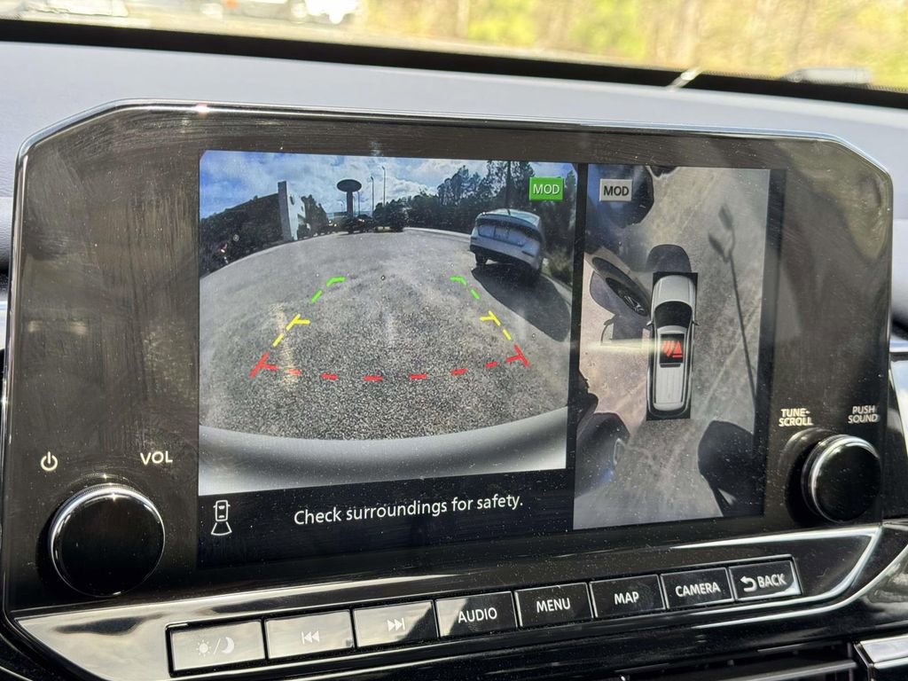 Used 2023 Nissan Pathfinder Platinum image 9